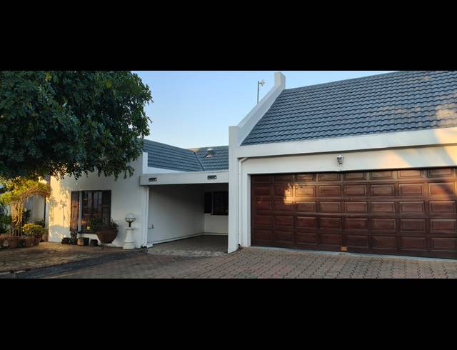 3 BEDROOM TOWNHOUSE FOR SALE IN PROTEA PARK